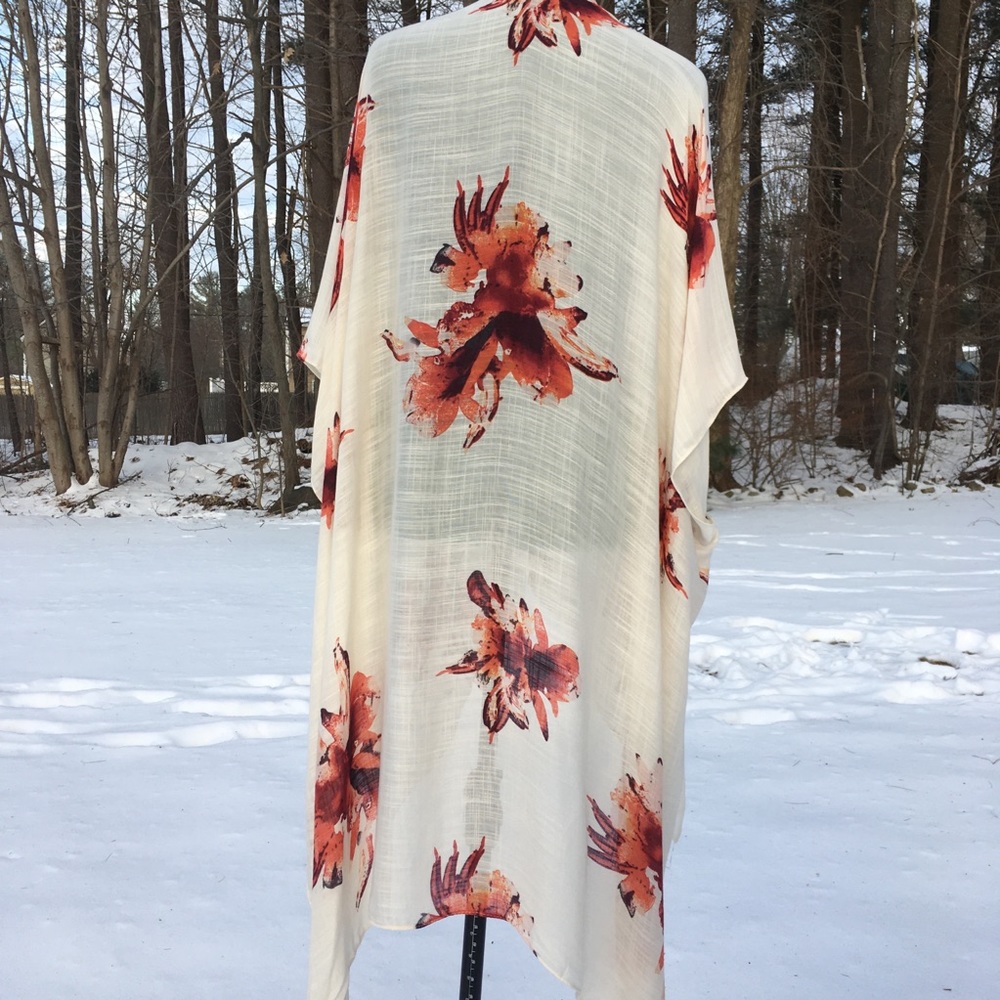 One Left! 🌸Gauzy Floral Boho Kimono - Picture 3 of 7